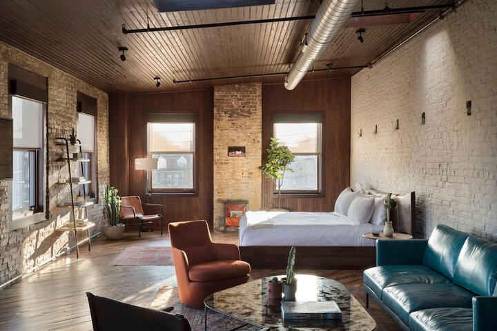 Room 6 of 18