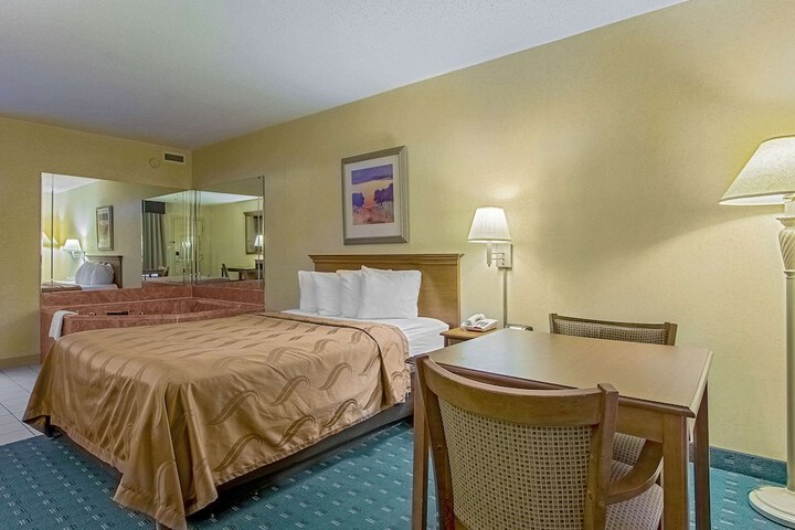 Room 15 of 27