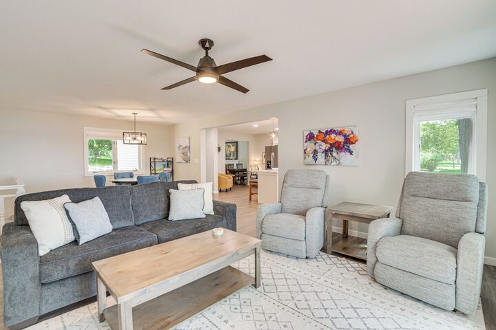 Spacious Detroit Lakes Home w / Private Deck!
