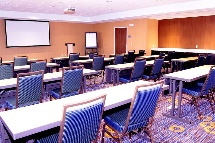 Courtyard by Marriott Jackson Airport / Pearl