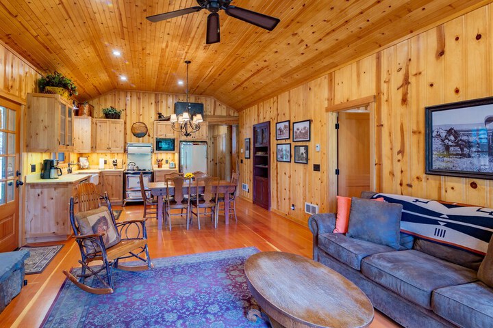 Lake Creek Lodge