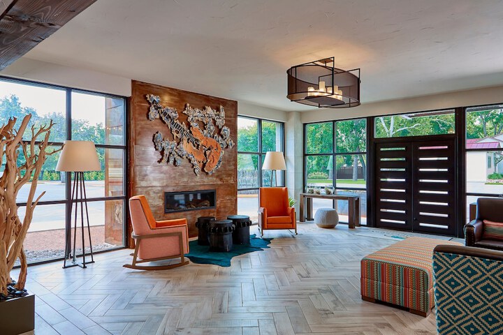 Fredericksburg Inn & Suites