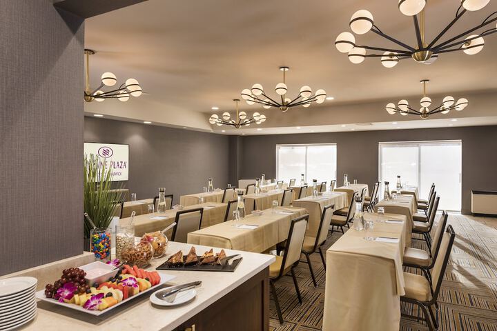 Crowne Plaza Providence-Warwick Airport by IHG