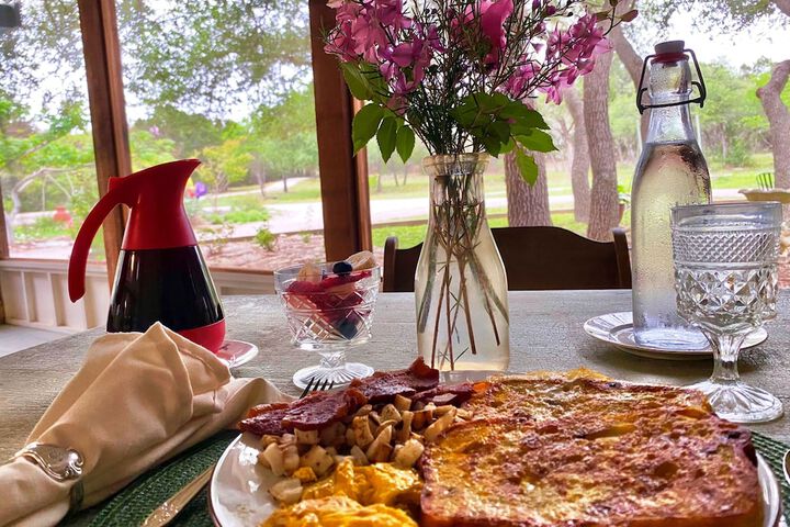 Breakfast/Coffee Service 70 of 107