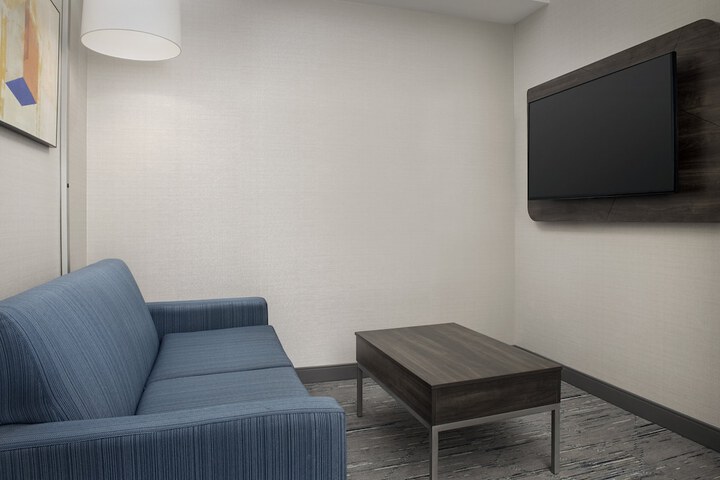 Room 15 of 37