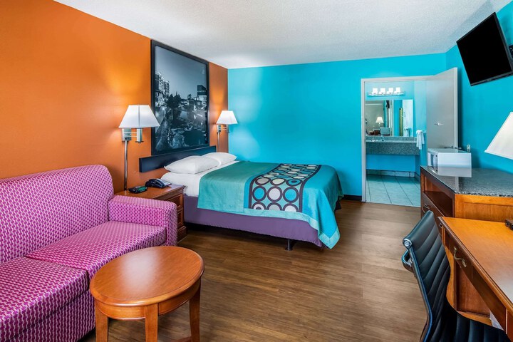 Room 21 of 29