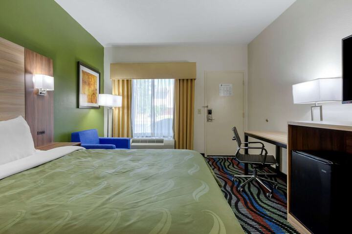 Room 27 of 61