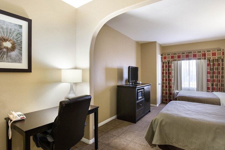 Room 25 of 58