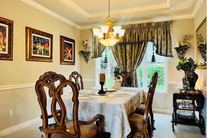 The Elegant & Cozy Retreat