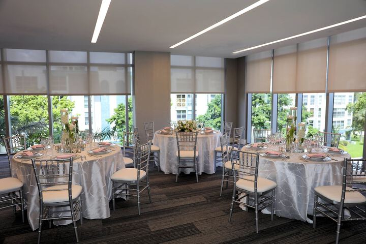 Ballroom/Hall 41 of 47