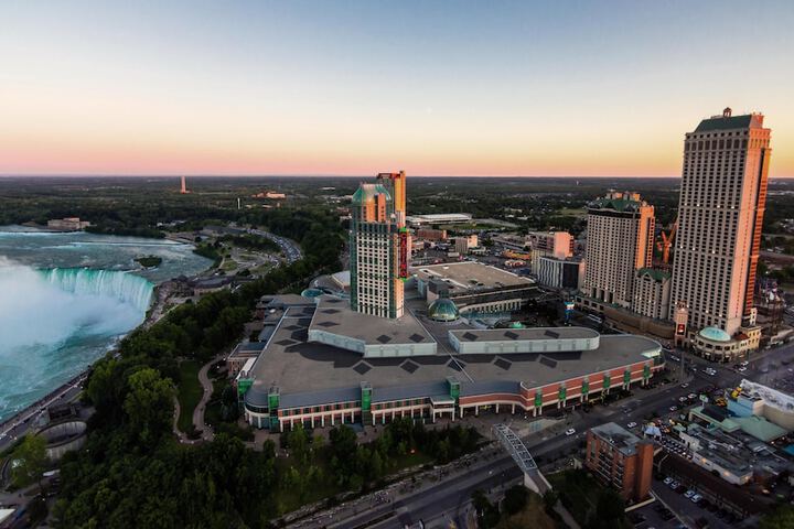 Hilton Niagara Falls / Fallsview Hotel & Suites