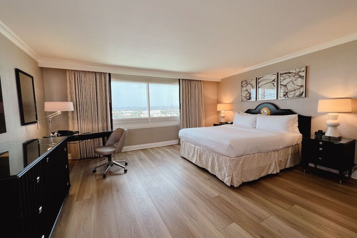 Room 17 of 32