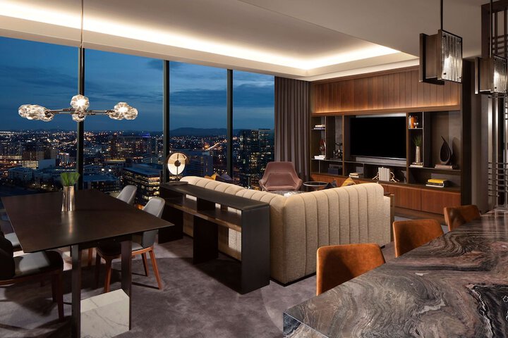 Room 40 of 130
