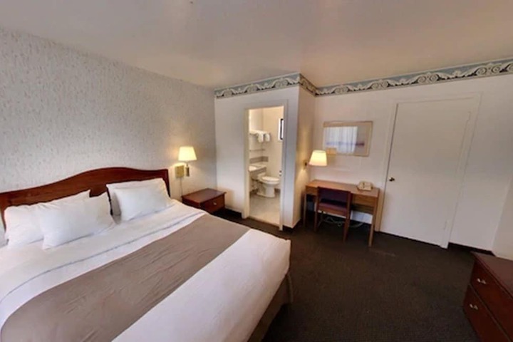Room 16 of 18