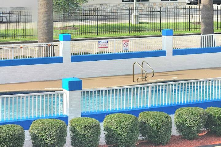 Days Inn by Wyndham Baytown Garth Road I10 East