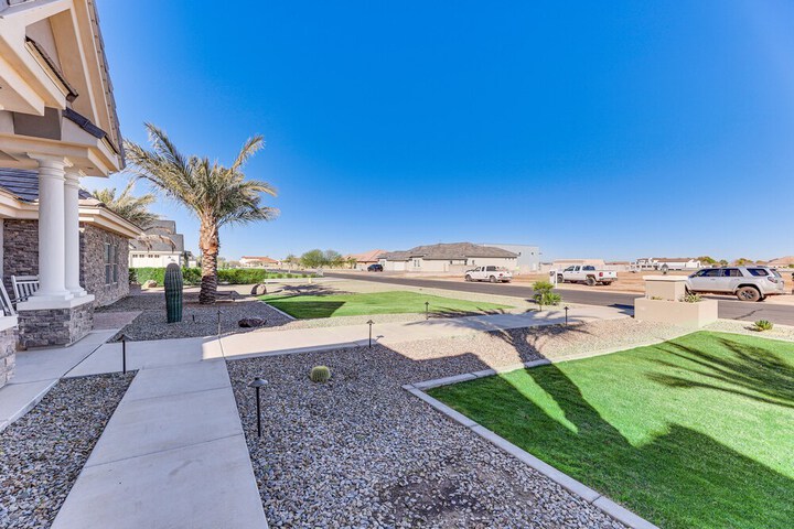 Spacious Queen Creek Home w / Hot Tub & Pool!