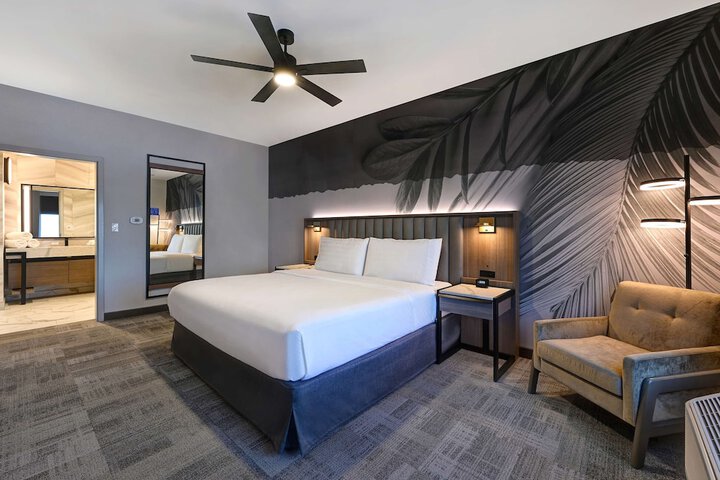 Room 33 of 50