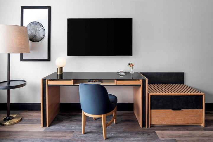 The Oaklander Hotel Autograph Collection