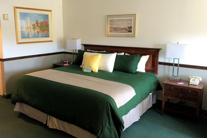 Camden Riverhouse Hotel