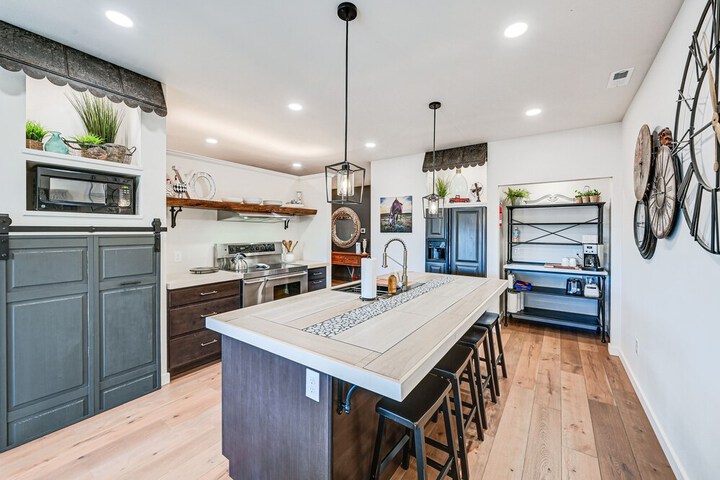 Stellar Craig Apartment - Walk to Restaurants!