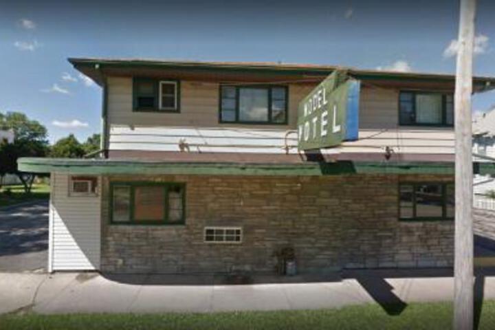 Model Motel