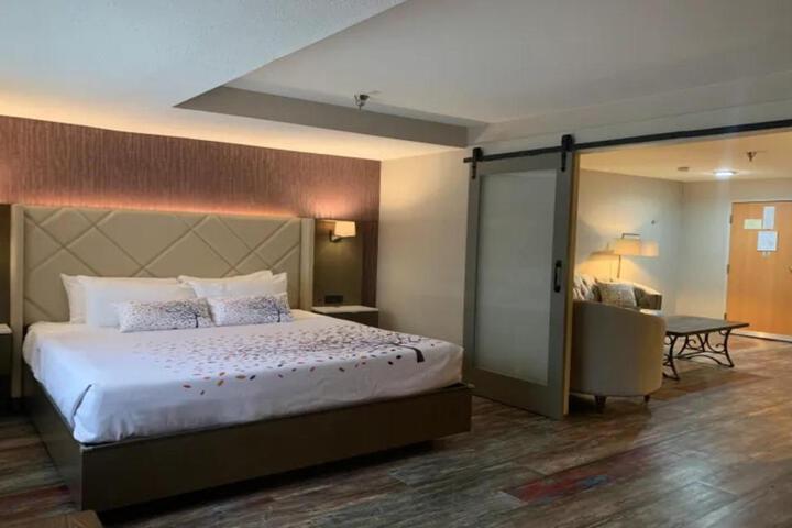 Empeiria High Sierra Hotel