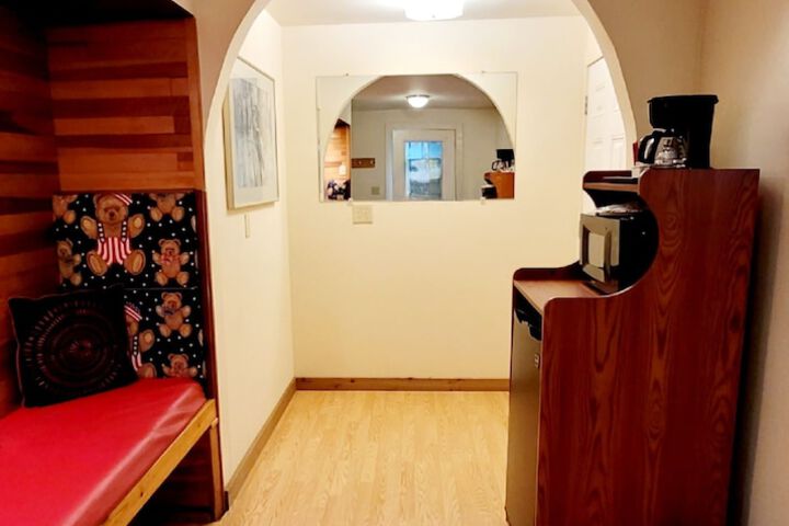 Alexanders Lodge