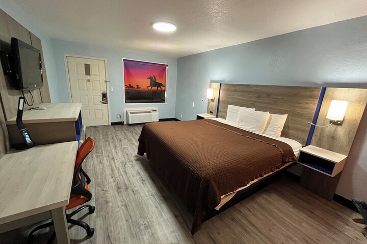 Room 12 of 18