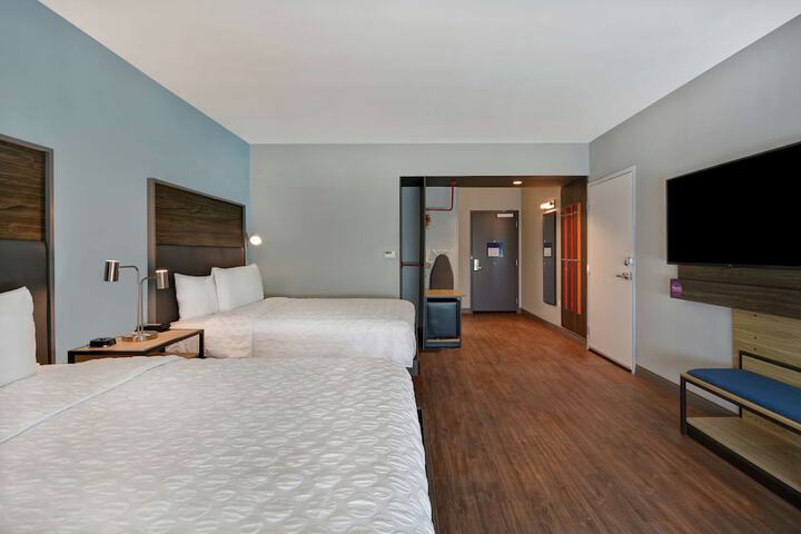 Room 25 of 33