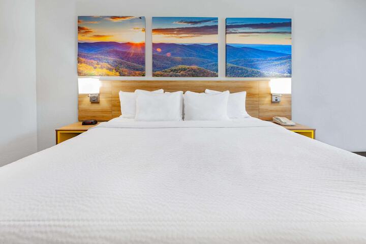 Room 17 of 25