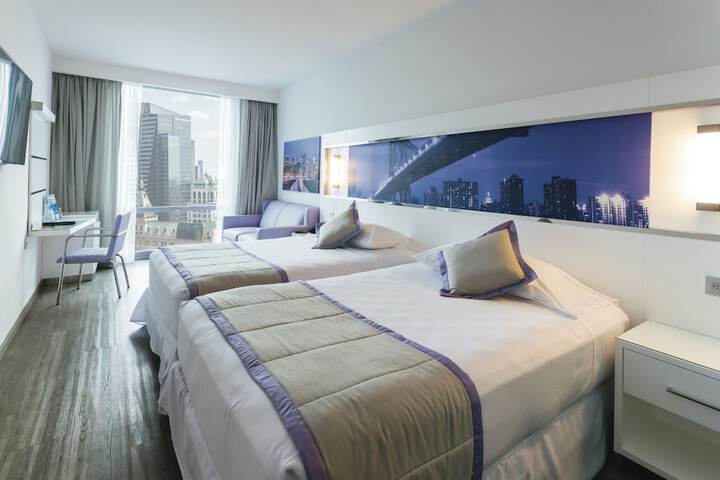 Room 33 of 108