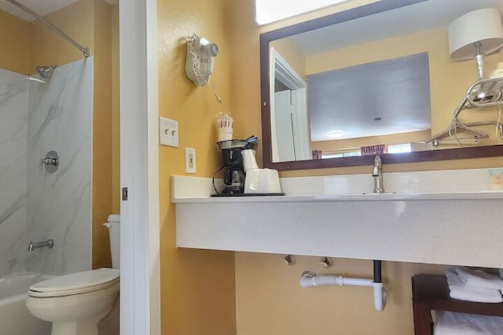 Olympic Inn & Suites