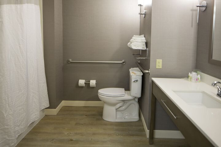 Holiday Inn Bloomington-Airport by IHG