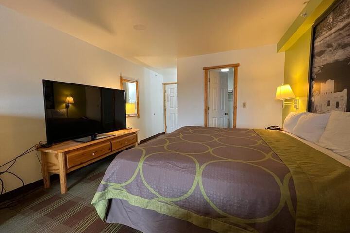 Room 13 of 28