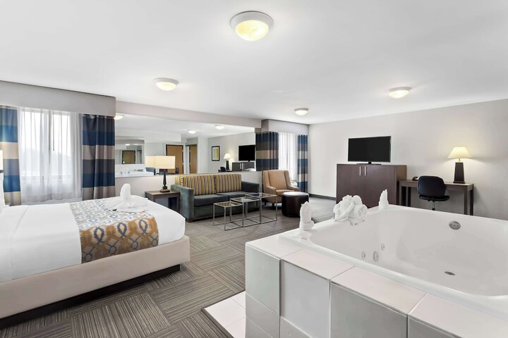 Room 17 of 36