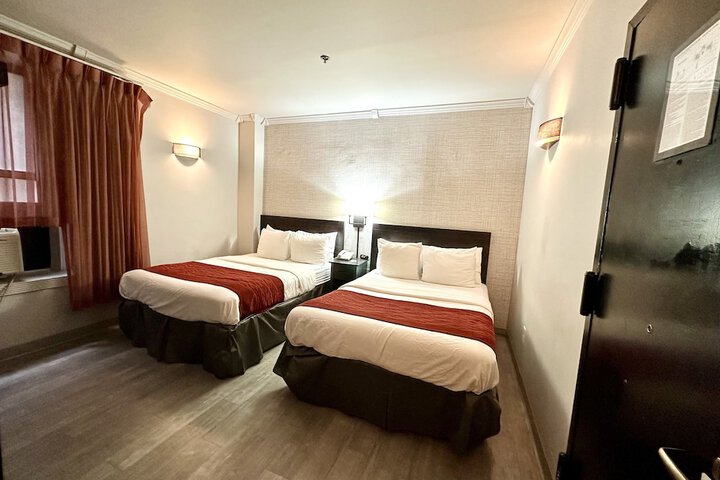 Room 32 of 49