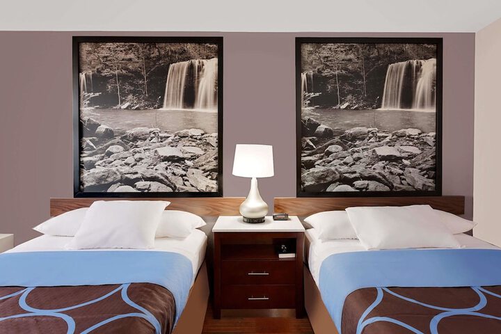 Room 9 of 14