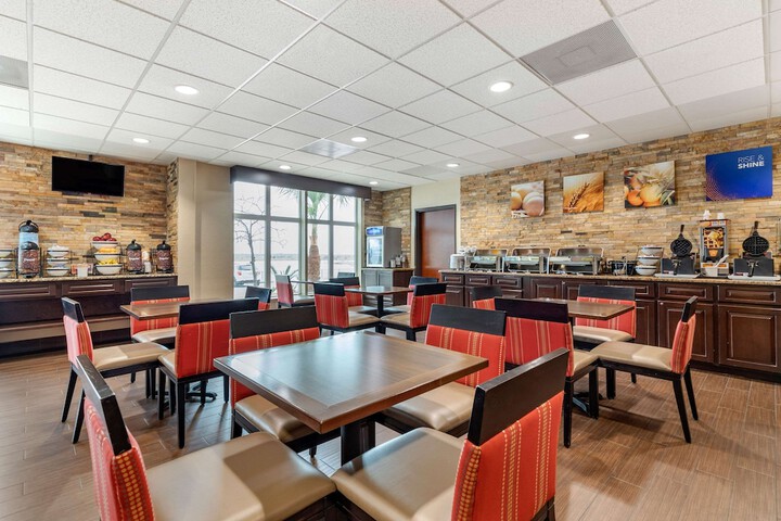 Comfort Inn & Suites Lakeside