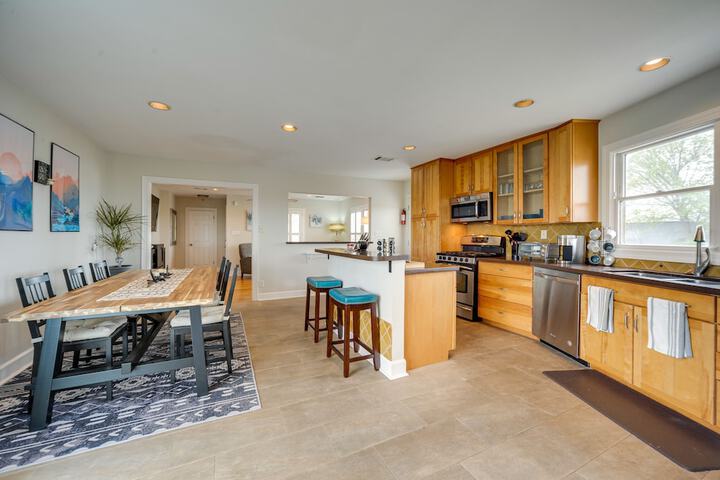 Pet-friendly Texas Retreat w / Deck & Gas Grill!