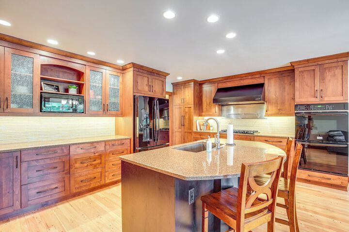 Rhinelander Chain of Lakes Home w / River Dock!