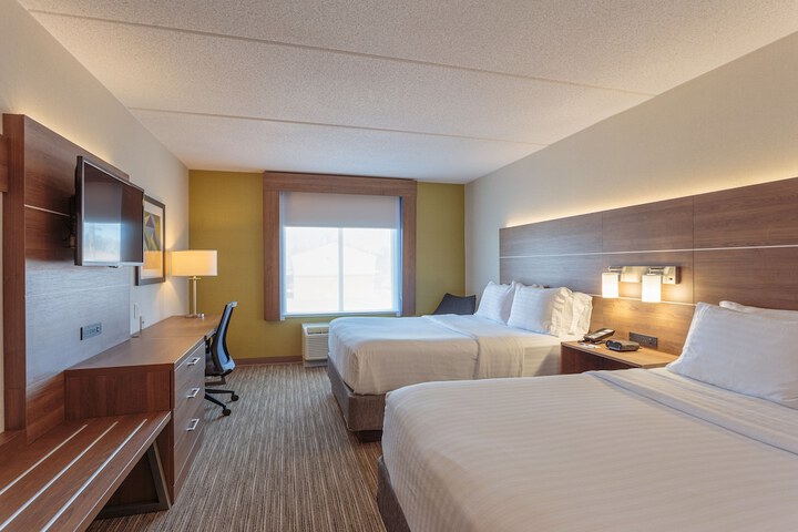 Holiday Inn Express & Suites Belleville by IHG