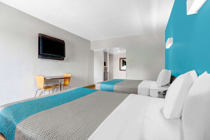 Room 16 of 39