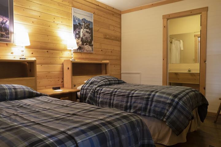 Whittakers Motel & Historic Bunkhouse