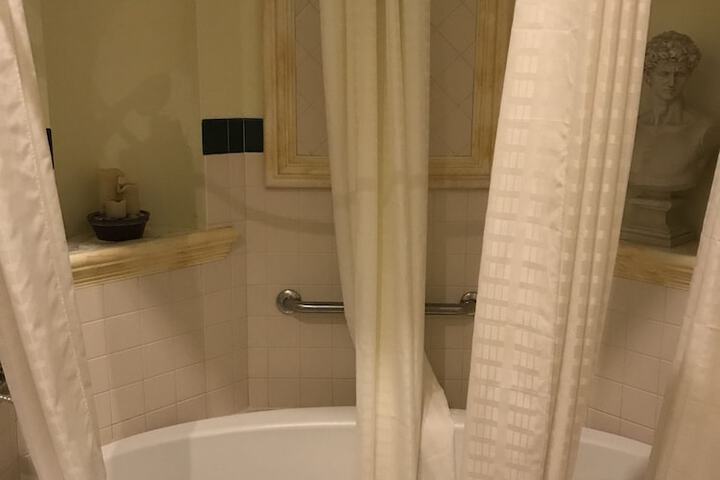 Room 70 of 151