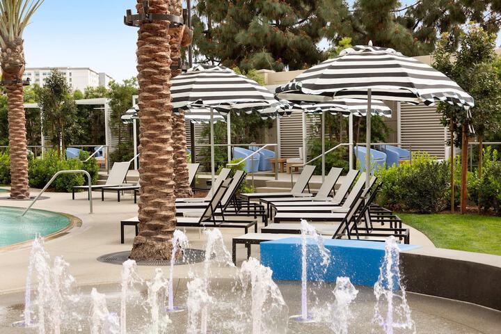 The Viv Hotel Anaheim, a Tribute Portfolio Hotel