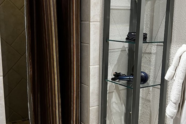 Room 47 of 105