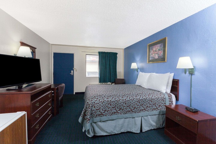 Room 10 of 14