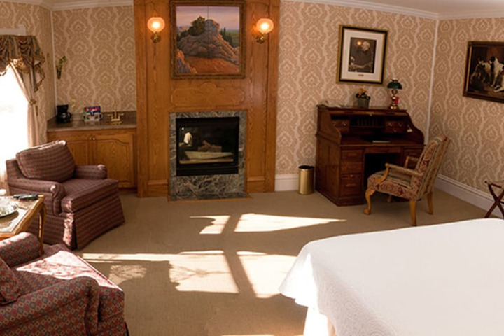 Room 52 of 75