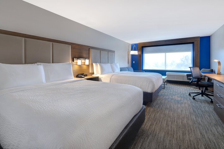 Holiday Inn Express & Suites Detroit Dearborn by IHG