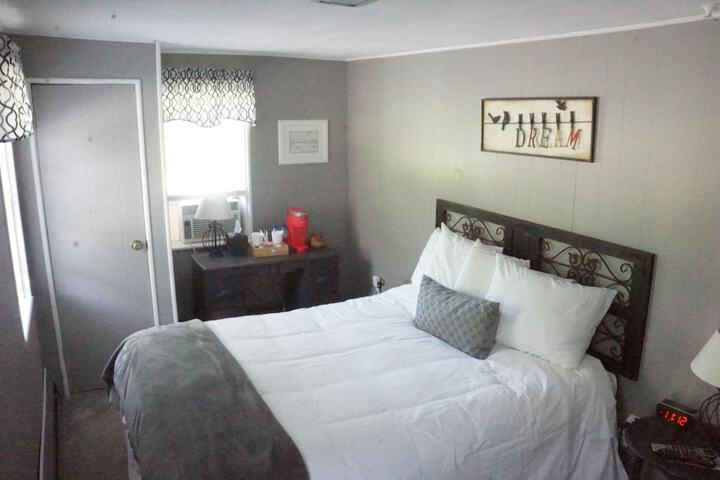 Room 27 of 33
